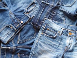 Consigli di stile per indossare i jeans secondo la moda 2024